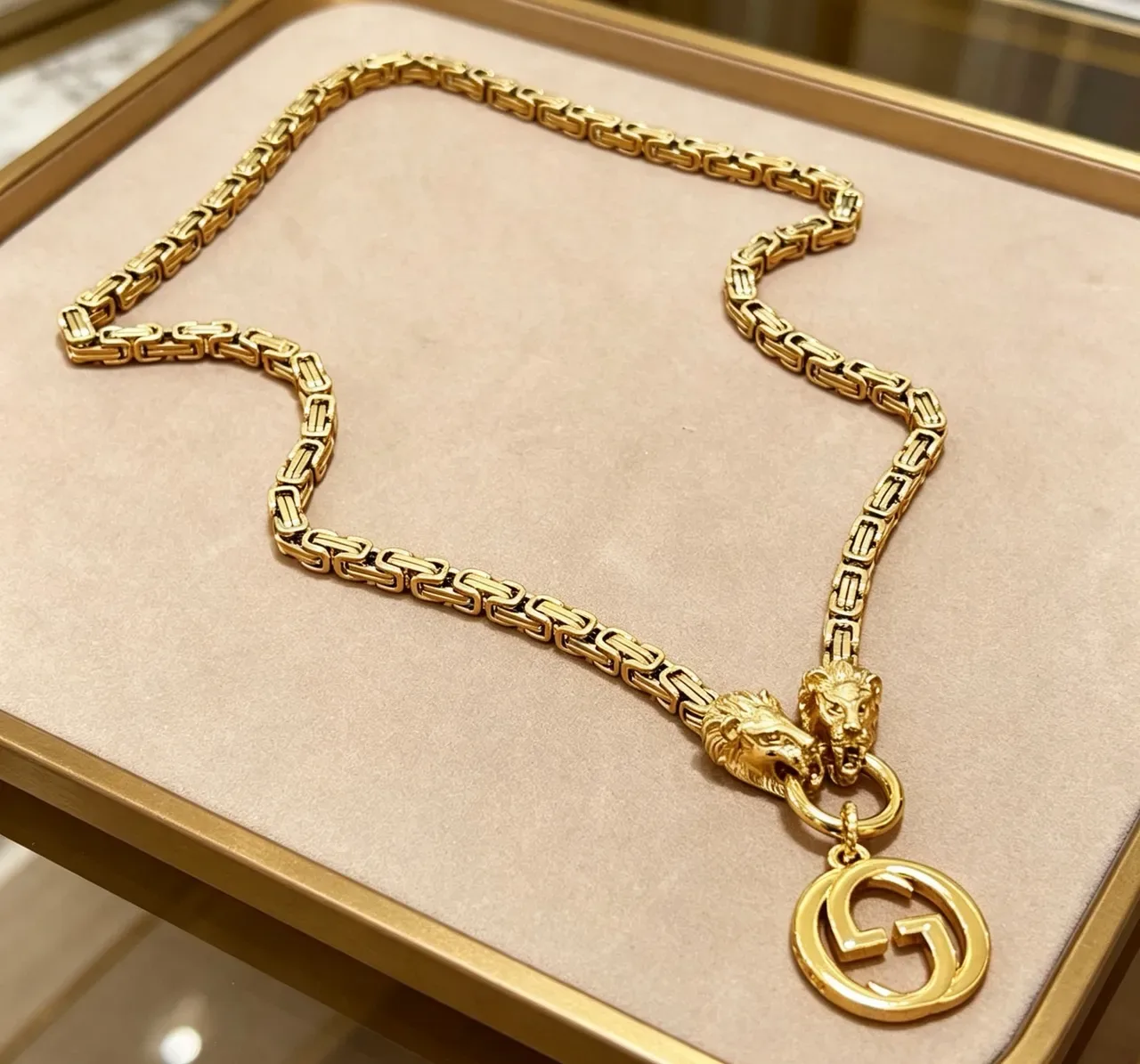 Gucci 狮头金链条相交G吊坠项链 7