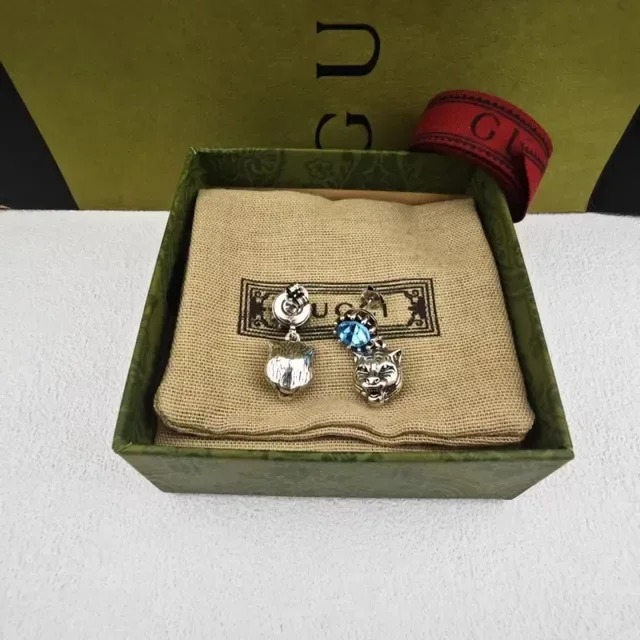 Gucci Lion-Head Crystal Stud Earrings 3