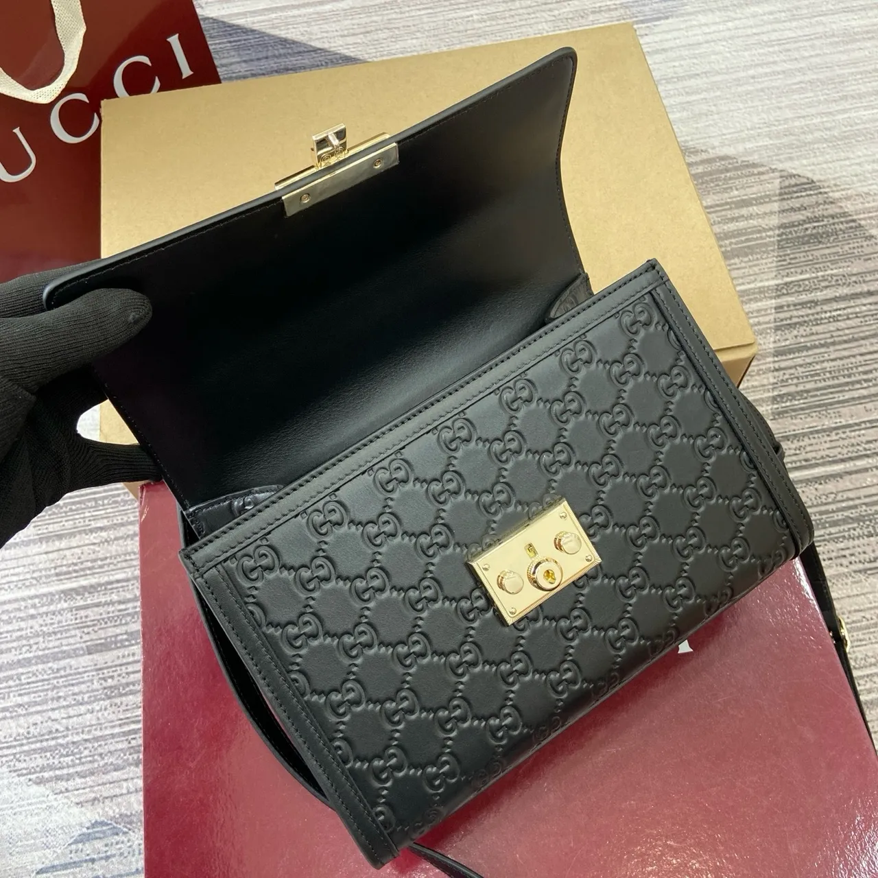 Gucci Padlock Negro Dorado Grabado GG Monogram Bolso cruzado 3