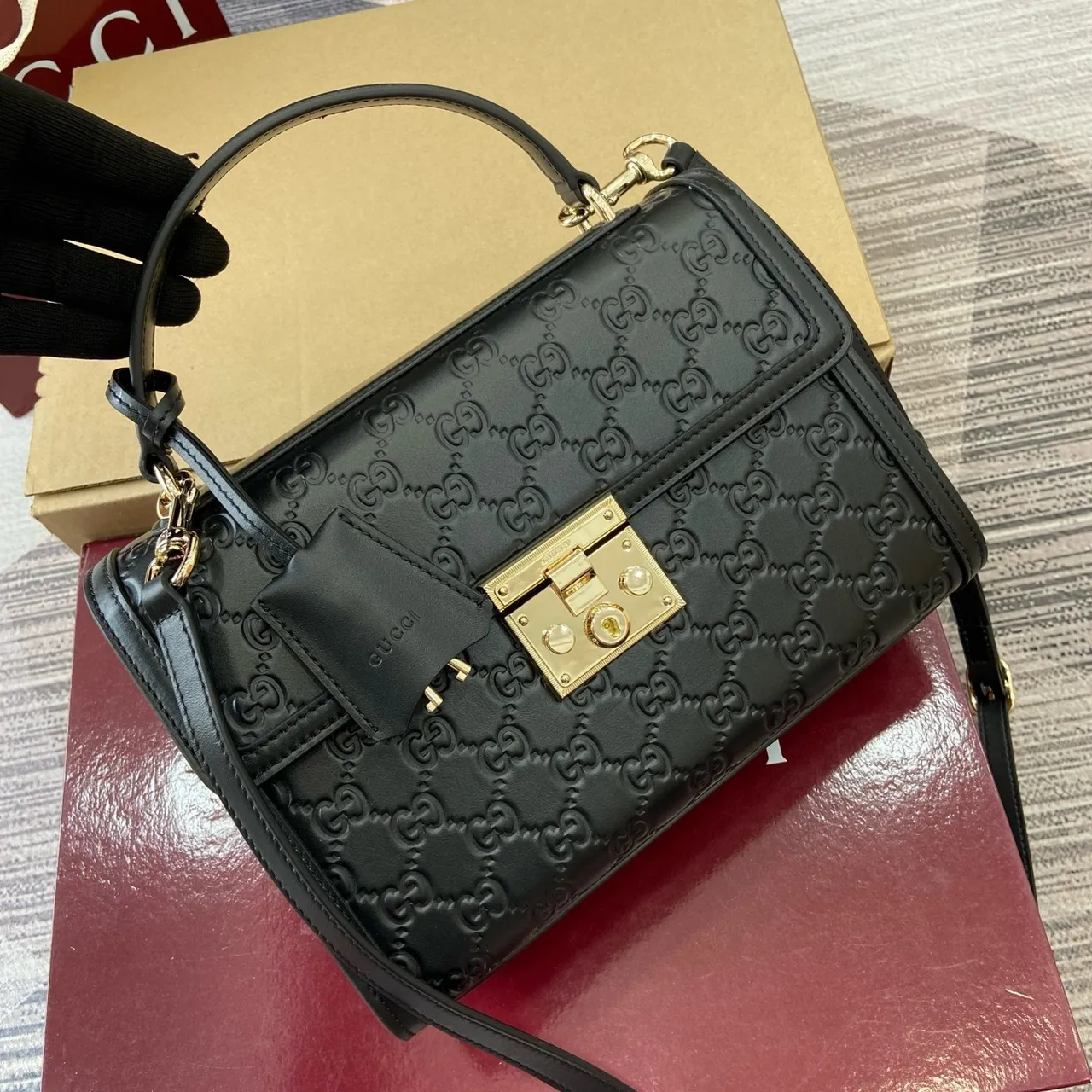 Gucci Padlock Negro Dorado Grabado GG Monogram Bolso cruzado 8