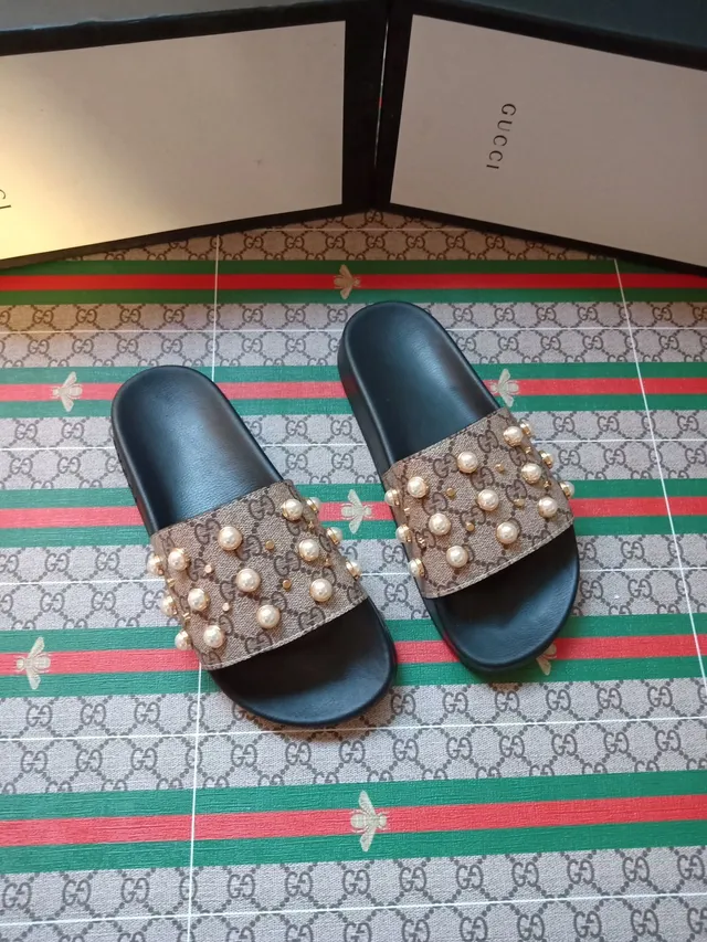 Gucci Perlas Adornadas GG Lona Sandalias Deslizantes 2