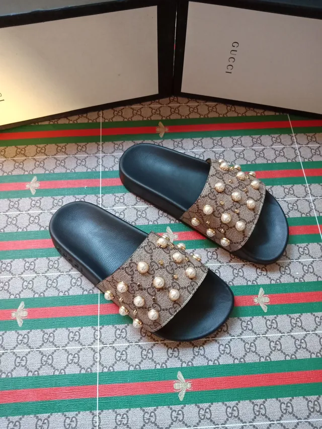 Gucci Perlas Adornadas GG Lona Sandalias Deslizantes 3