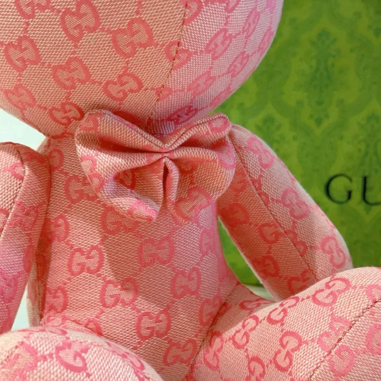 Gucci bolso rosa plush monogramado 2