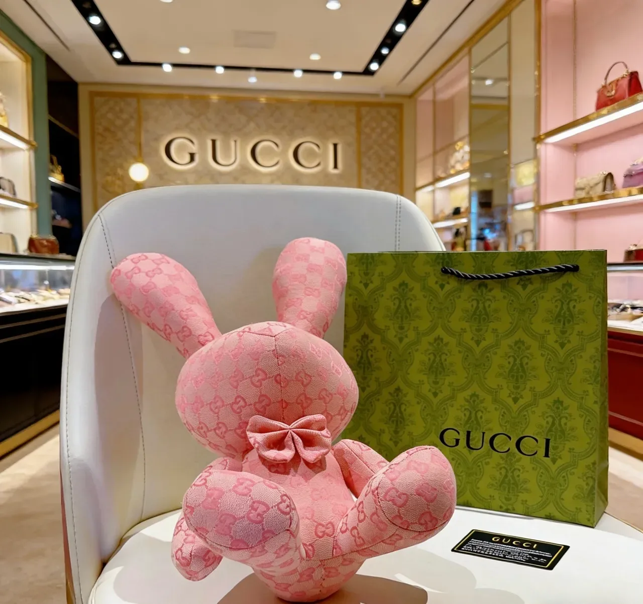 Gucci bolso rosa plush monogramado 4