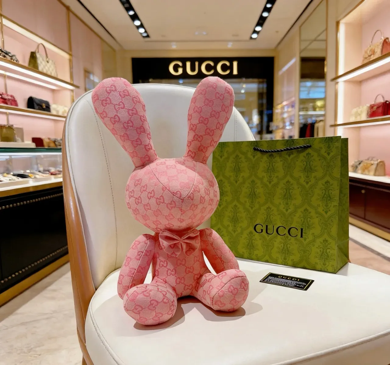 Gucci bolso rosa plush monogramado 8