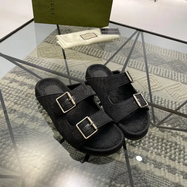 গুসি Screener কালো GG Monogram Canvas Buckle স্লিপার 9
