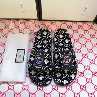 Gucci Screener GG impresión de abejas iridiscente logo pantuflas