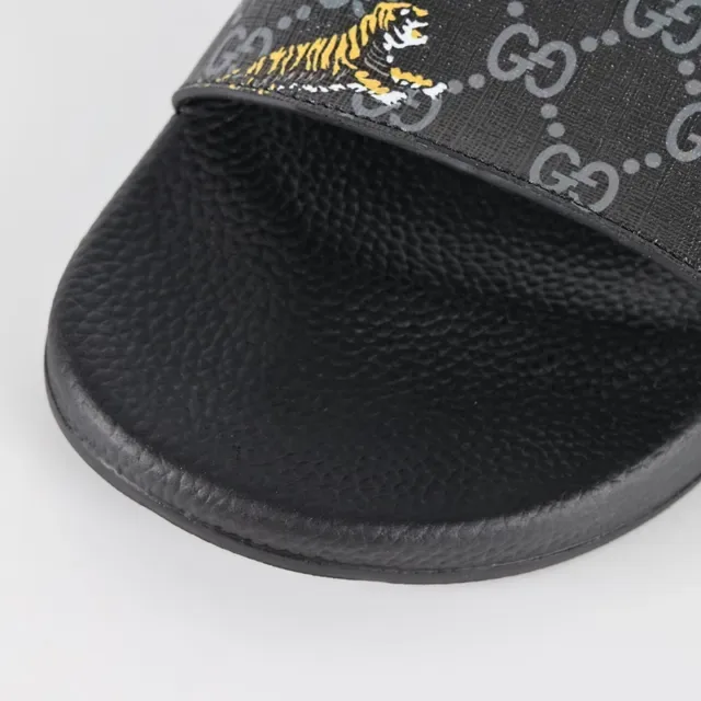 Gucci Screener GG Monogram Tiger Print Zapatillas 5
