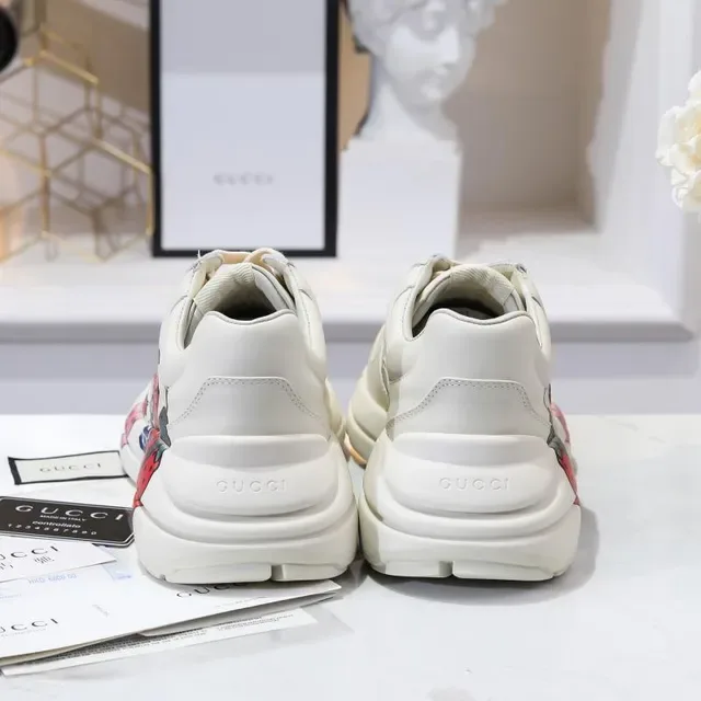 Gucci Screener Impression Fraise Off-White Sneakers Lifestyle 2