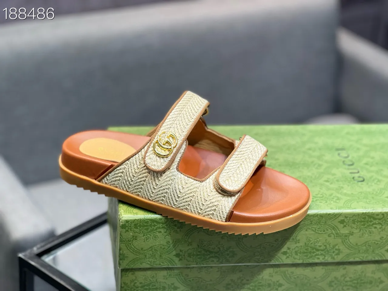 Gucci Screener صندل كاجوال مصنوع من رافيا منسوجة و جلد بني فاتح 5