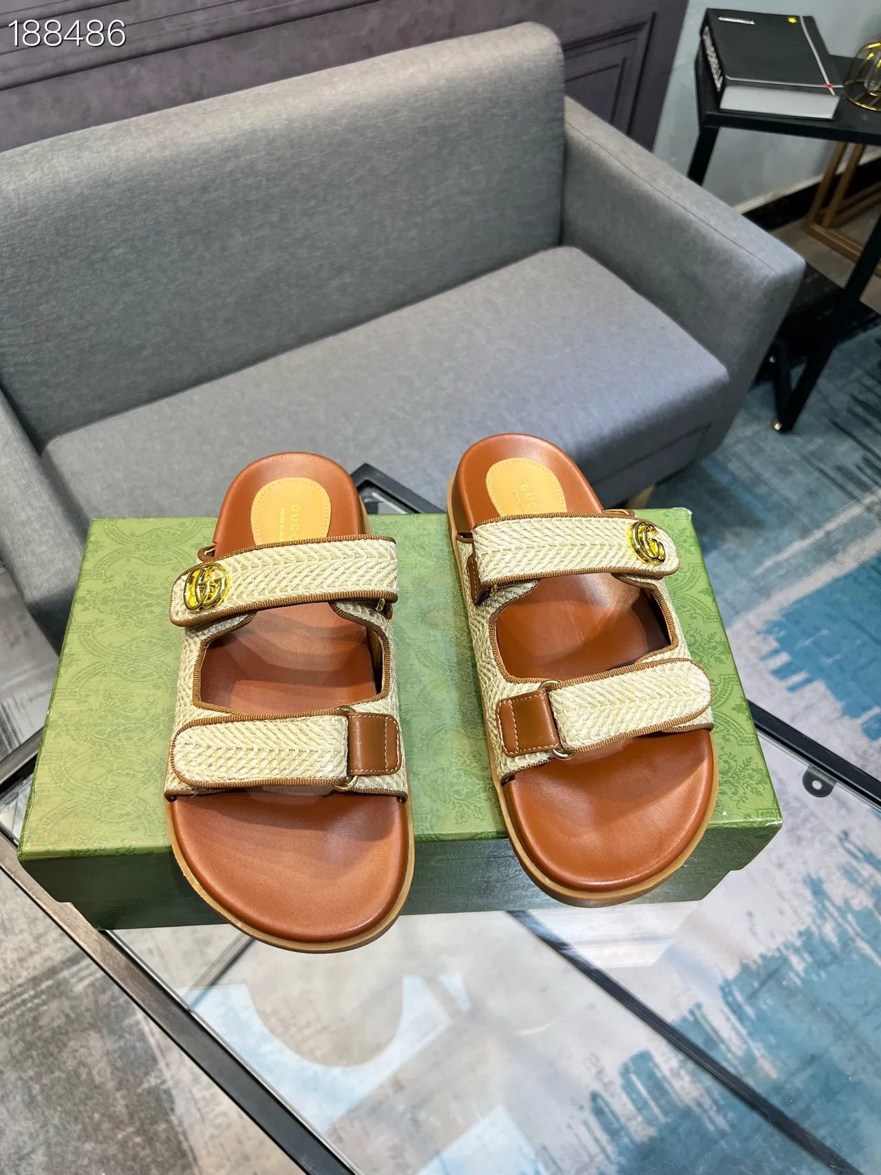 Gucci Screener صندل كاجوال مصنوع من رافيا منسوجة و جلد بني فاتح 8