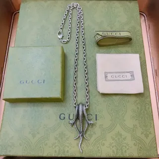 Gucci Collier avec Pendentif de Reptil Esculpté