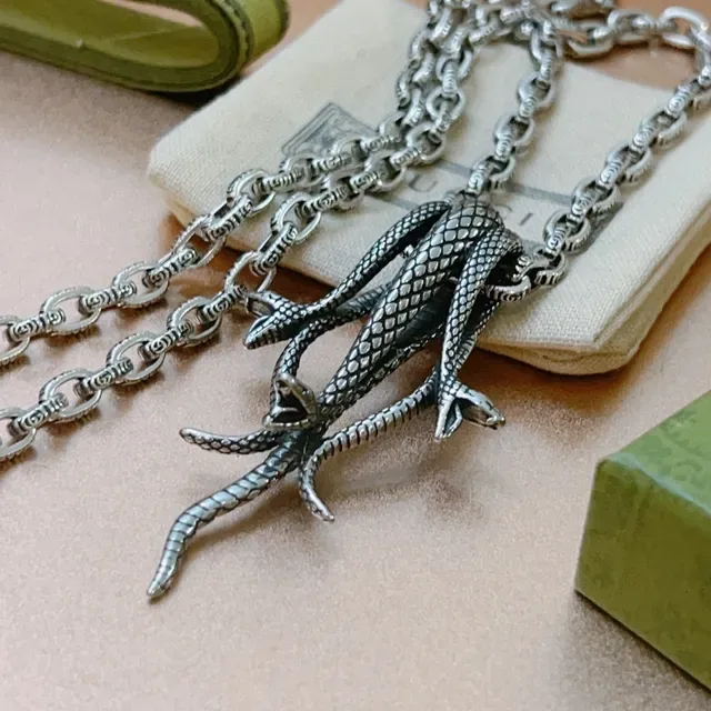 Gucci Sculpted Reptile Pendant Necklace 3