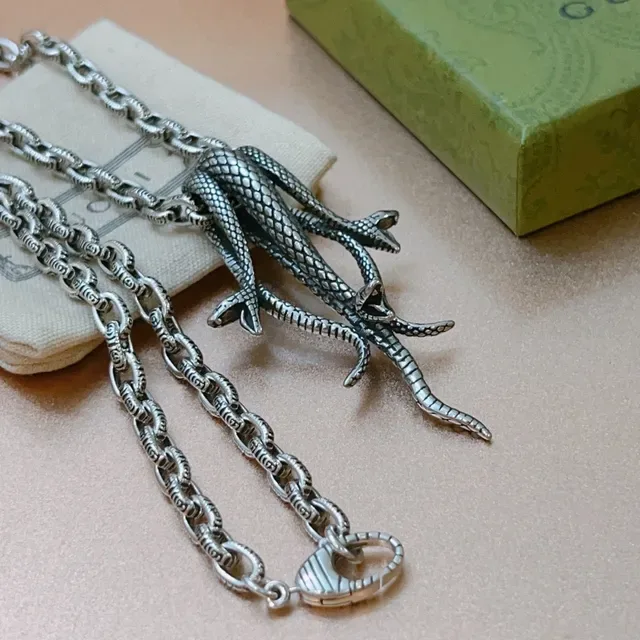 Gucci Sculpted Reptile Pendant Necklace 6