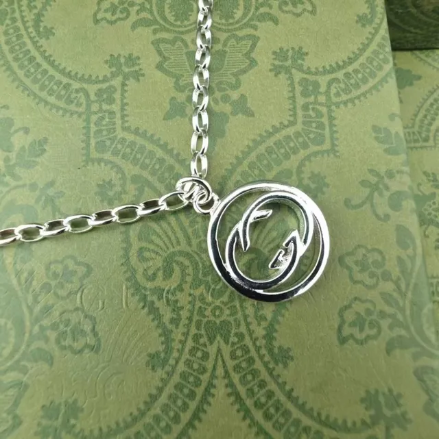 Gucci Silver Beige Link Chain Circular Double-G Pendant Necklace 5