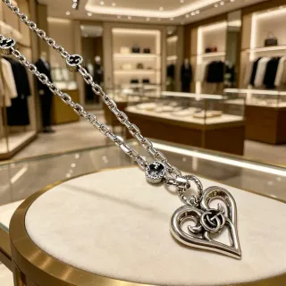 Gucci সিলভার ব্ল্যাক চেইন হার্ট শেপড পেন্ডেন্ট নেকলেস