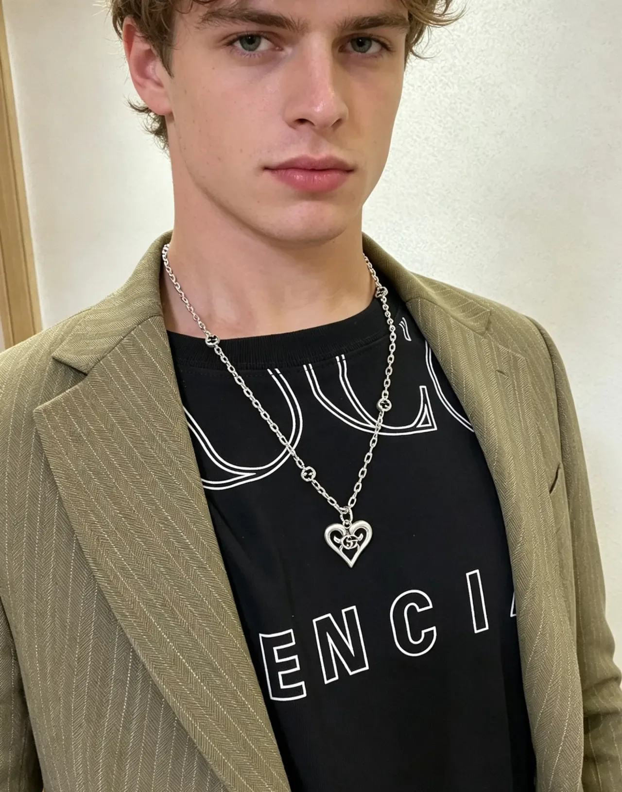 Gucci Silver Black Chain Heart-Shaped Pendant Necklace 8