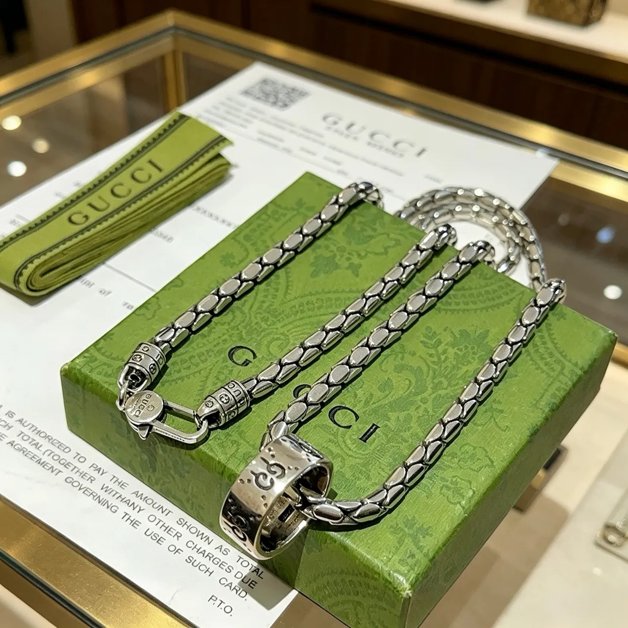Collier Gucci Chaîne Tressée Maillons Ovales Pendentif Anneau Intégré en Argent 2
