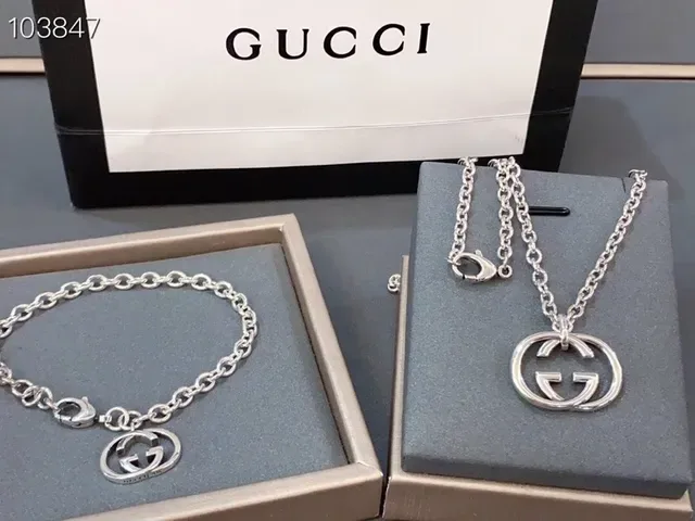 Gucci Silver Chain-Link Interlocking G Pendant Bracelet 2