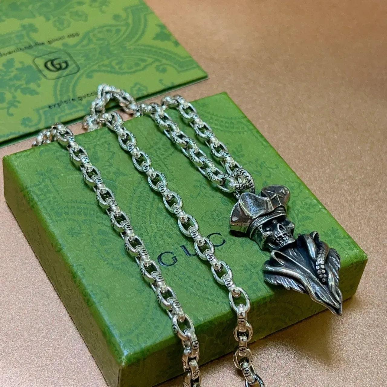 Gucci Collier Chaîne Argentée Verte Crâne 3
