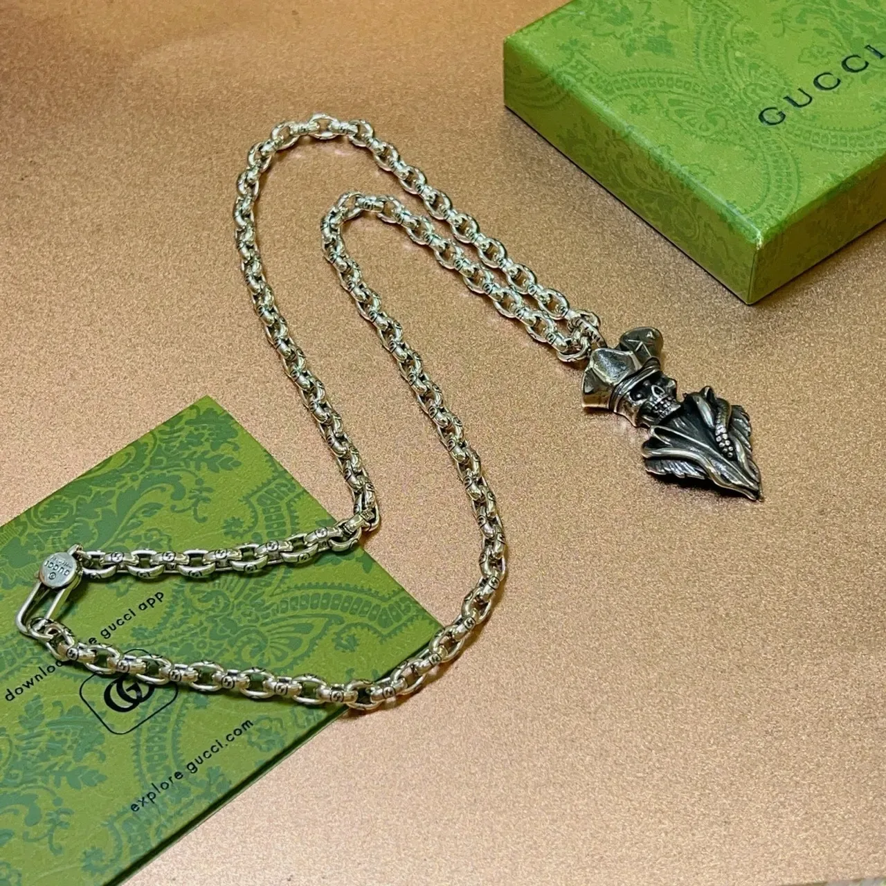 Gucci Collier Chaîne Argentée Verte Crâne 4