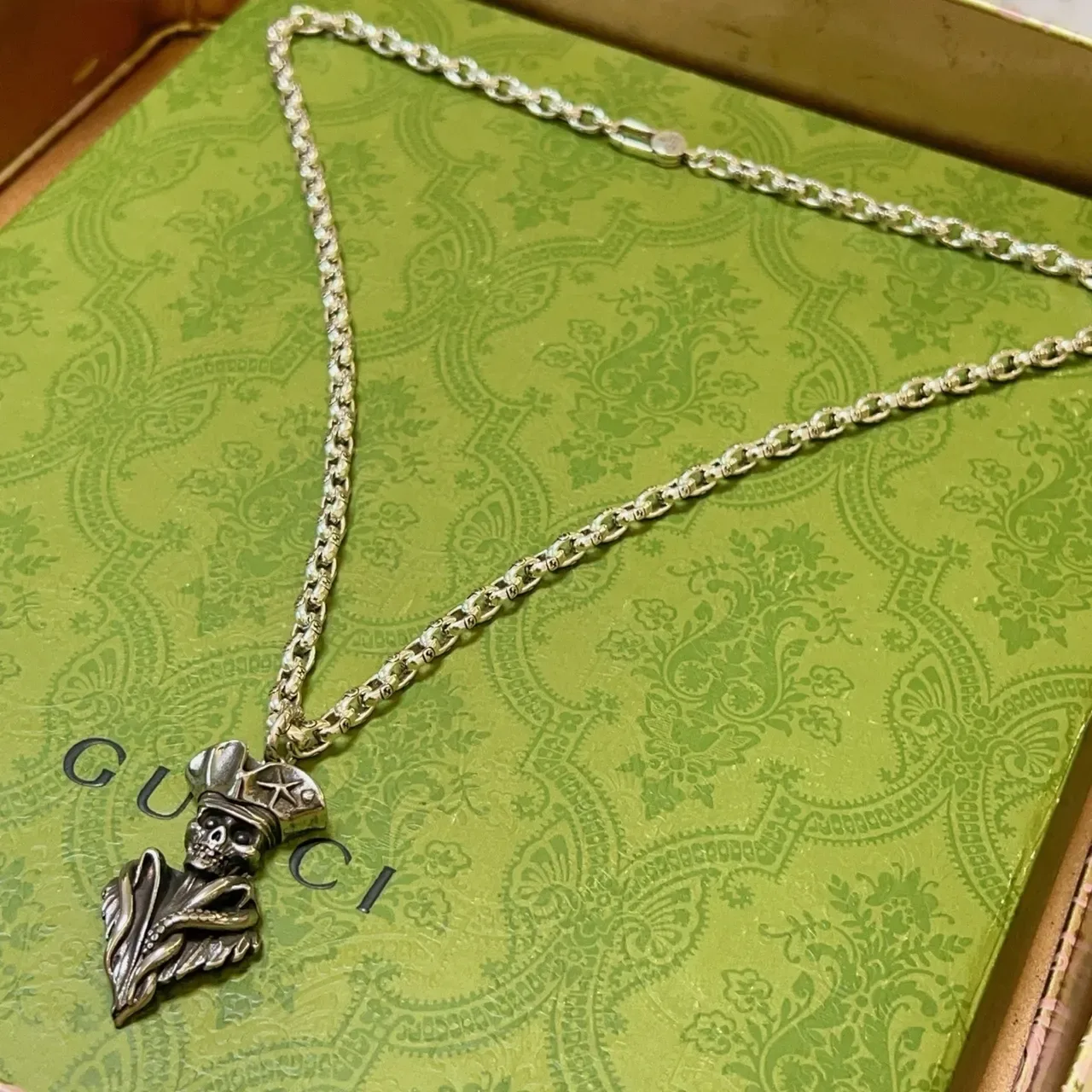 Gucci Collier Chaîne Argentée Verte Crâne 6