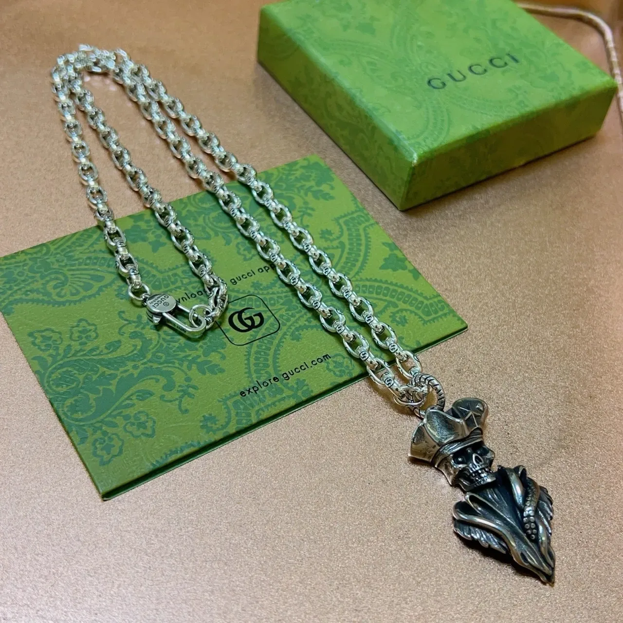 Gucci Collier Chaîne Argentée Verte Crâne 7