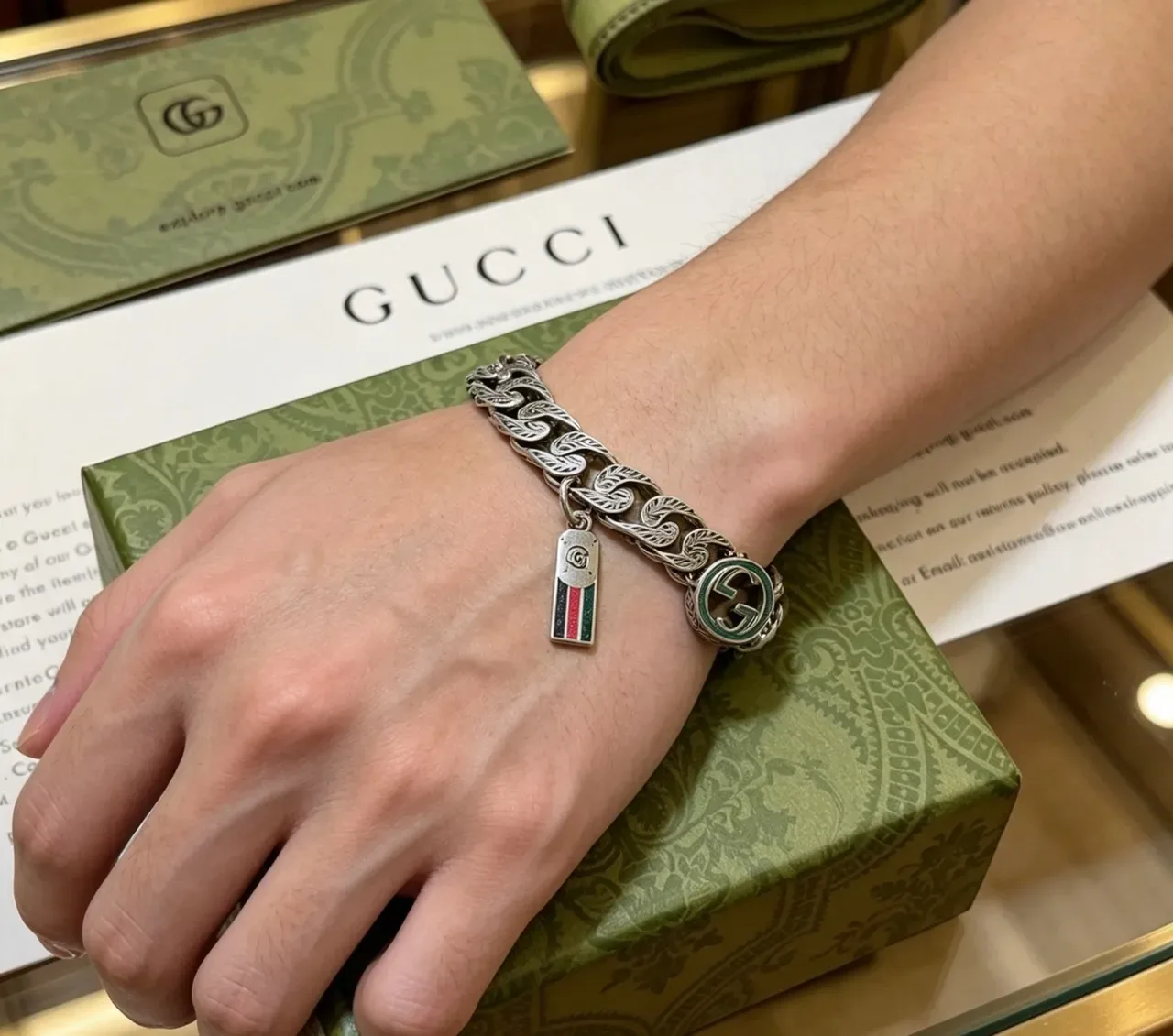 Gucci Silver Green Leaf-Pattern Curb Chain Interlocking G Clasp Bracelet 4