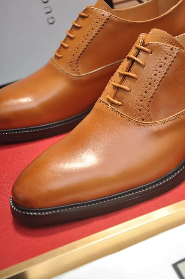 Gucci Chaussures Oxford Brogue Cap-Toe en Tan 2