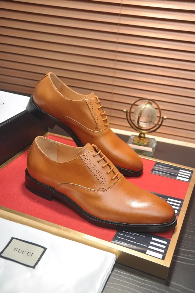 Gucci Chaussures Oxford Brogue Cap-Toe en Tan 4