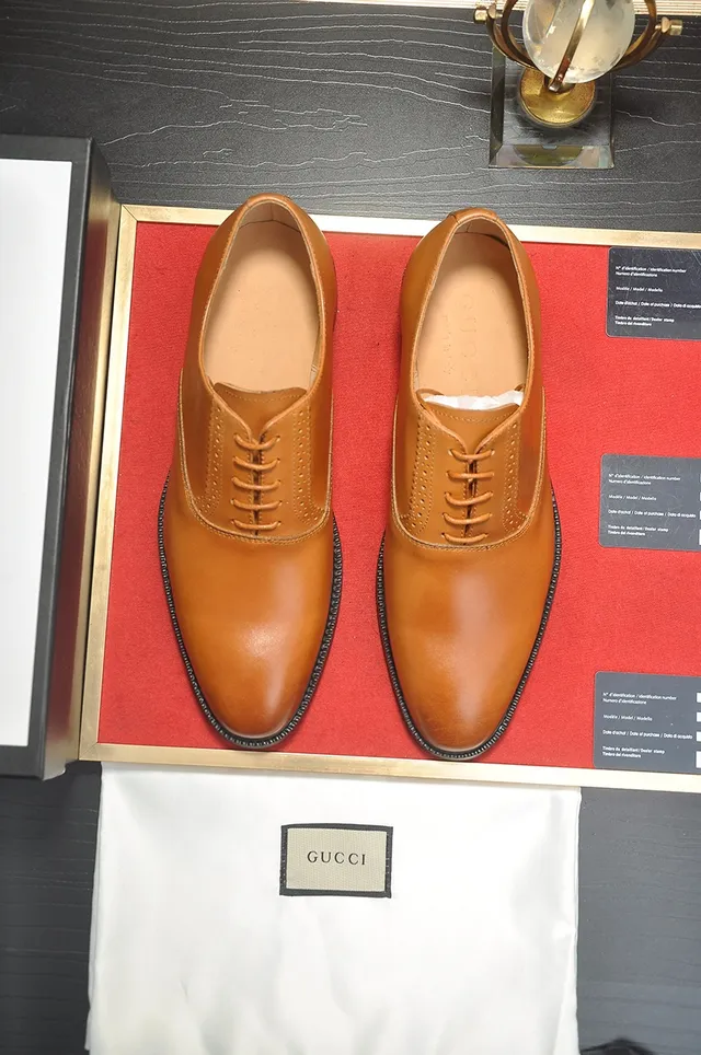 Gucci Chaussures Oxford Brogue Cap-Toe en Tan 5