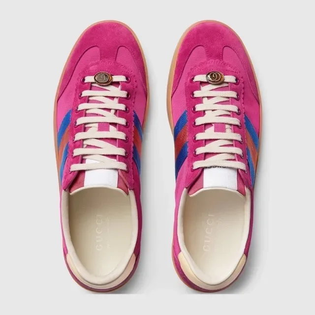 Gucci Tennis 1977 Sneakers lifestyle en daim rose avec rayures Web Stripe 3