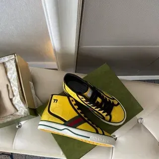 Gucci Tennis 1977 Zapatillas lifestyle con rayas web amarillas