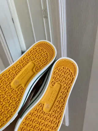 Gucci Tennis 1977 Tênis lifestyle com riscas web em amarelo 9