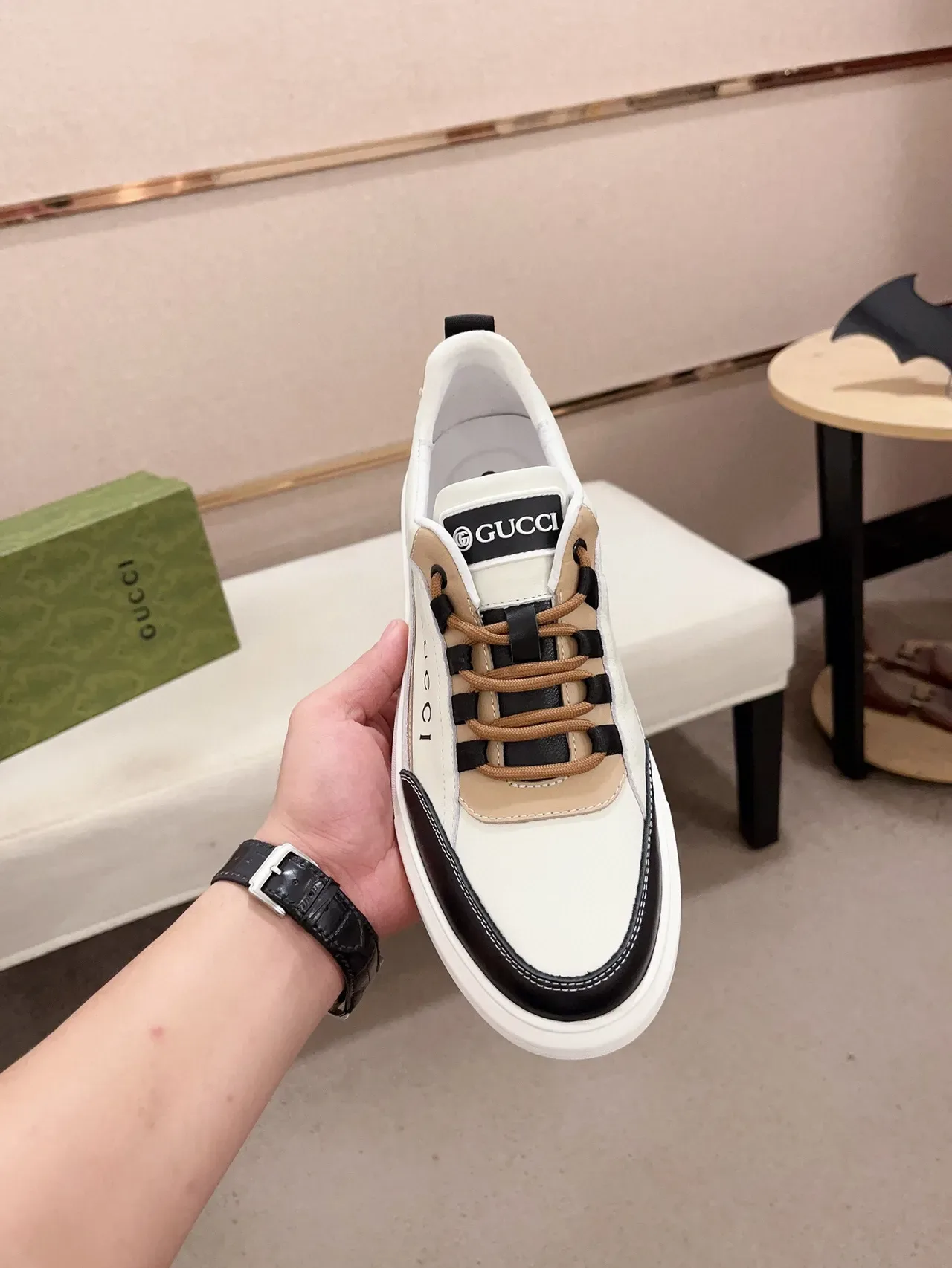 Gucci 白黑拼色皮革拼接对比鞋头生活方式运动鞋 2