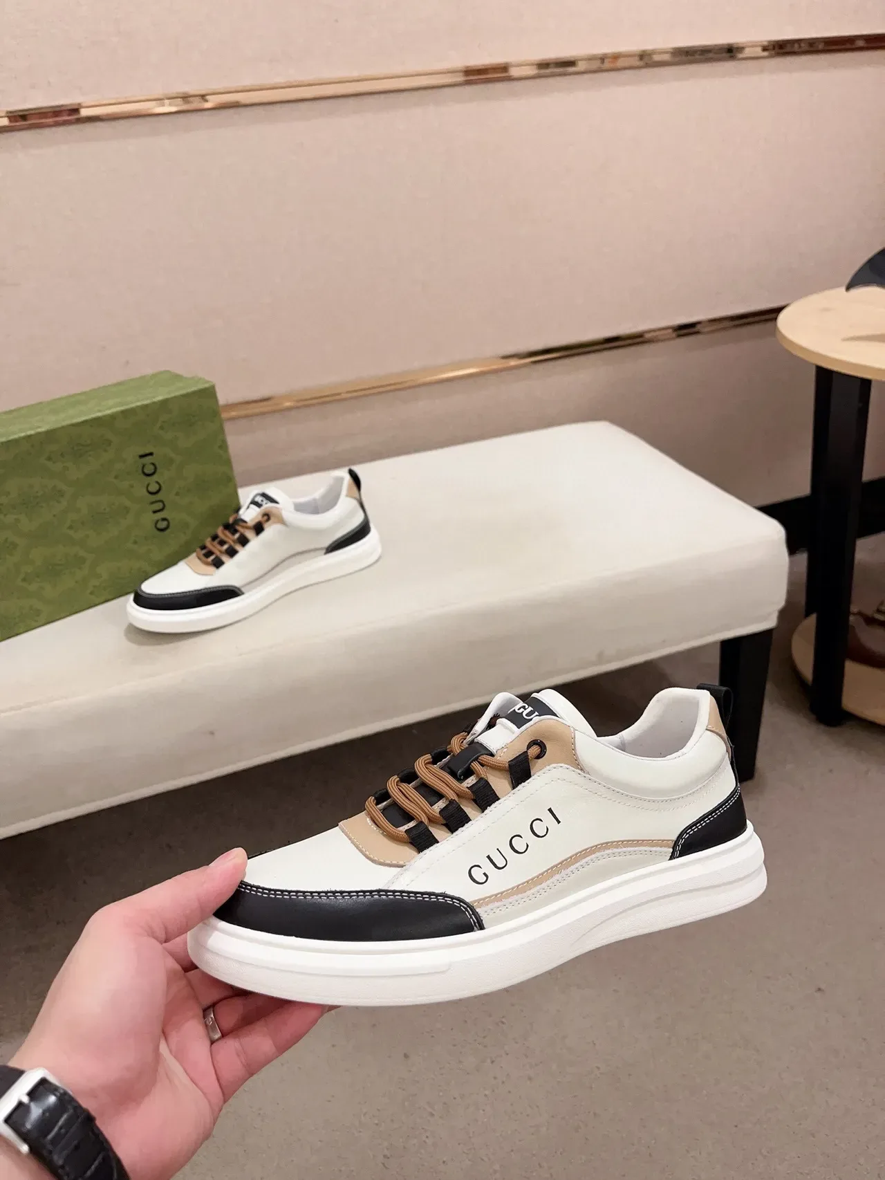 Gucci 白黑拼色皮革拼接对比鞋头生活方式运动鞋 3