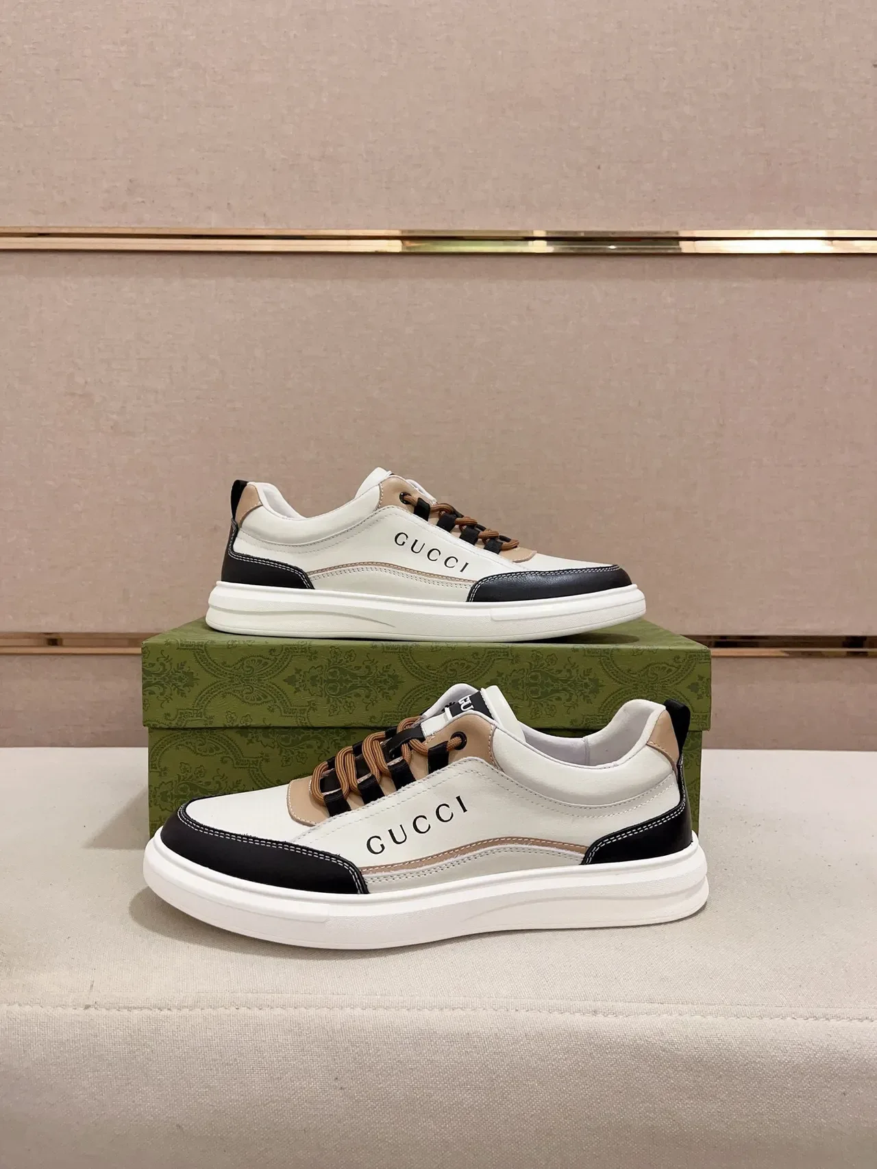 Gucci 白黑拼色皮革拼接对比鞋头生活方式运动鞋 7