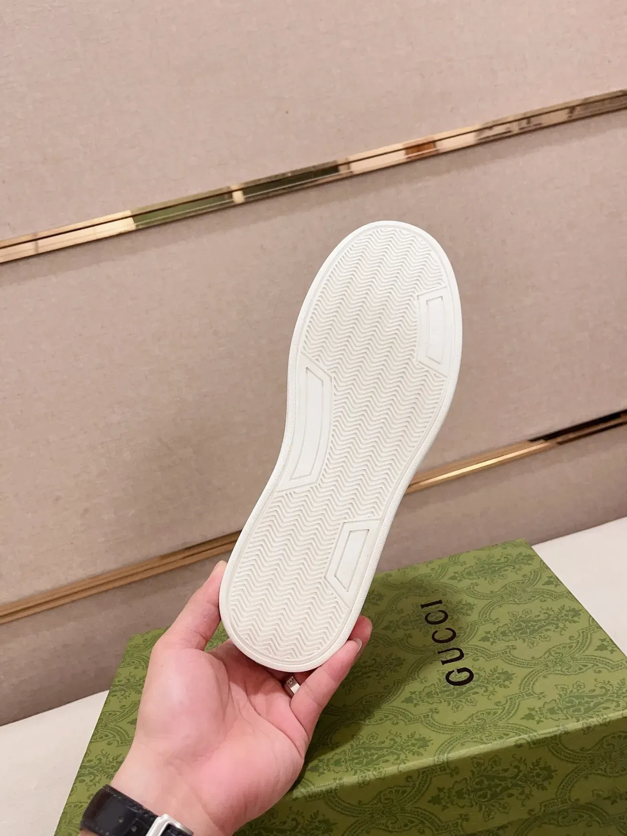 Gucci 白黑拼色皮革拼接对比鞋头生活方式运动鞋 9