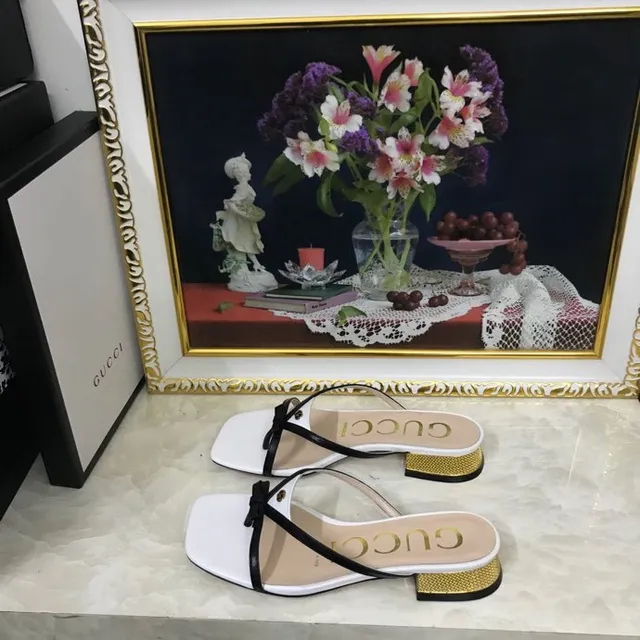 Gucci सफेद काला वर्गीय टो क्रिसक्रॉस स्ट्रैप कैजुअल सैंडल 9