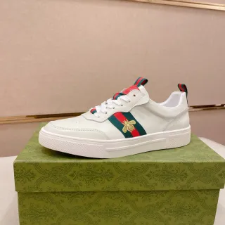 Gucci zapatillas lifestyle blancas y verdes de cuero con rayas web