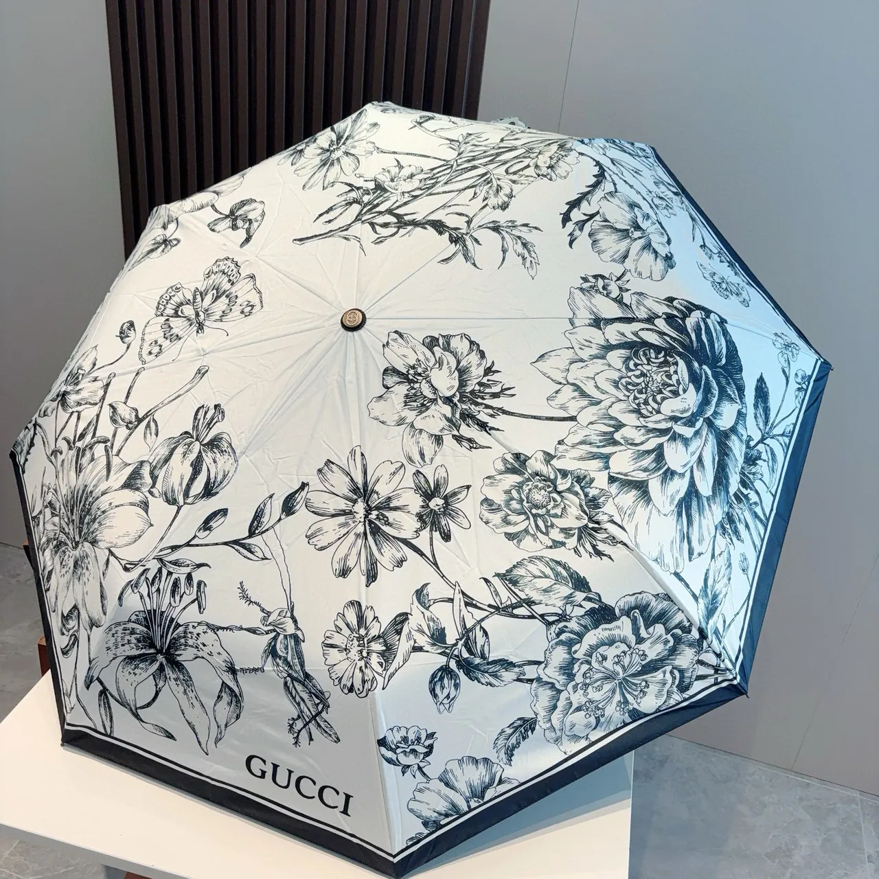 Gucci 白海军花卉植物打印单色墨水插图手袋 2