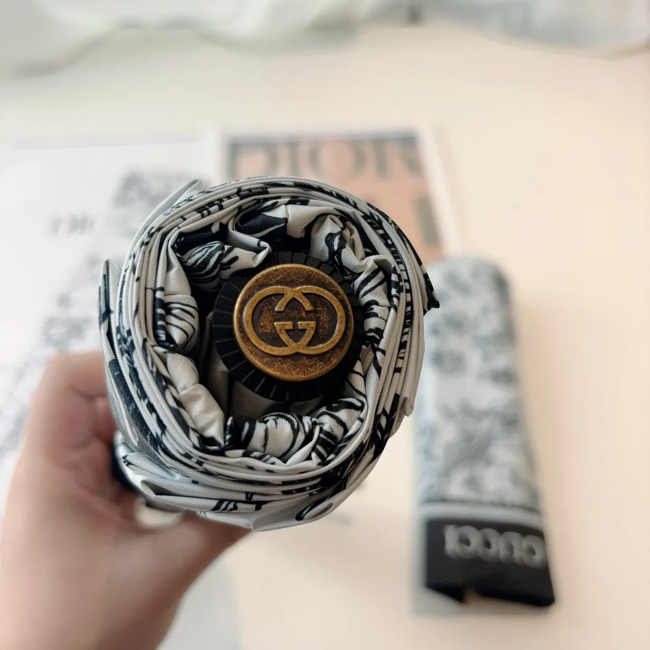 Gucci 白海军花卉植物打印单色墨水插图手袋 6