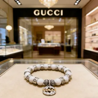 Gucci إسوارة أبيض فضي خرز مع تأثير رخام