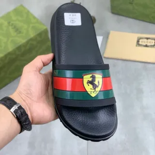 Gucci x Scuderia Ferrari 网状条纹凉拖鞋