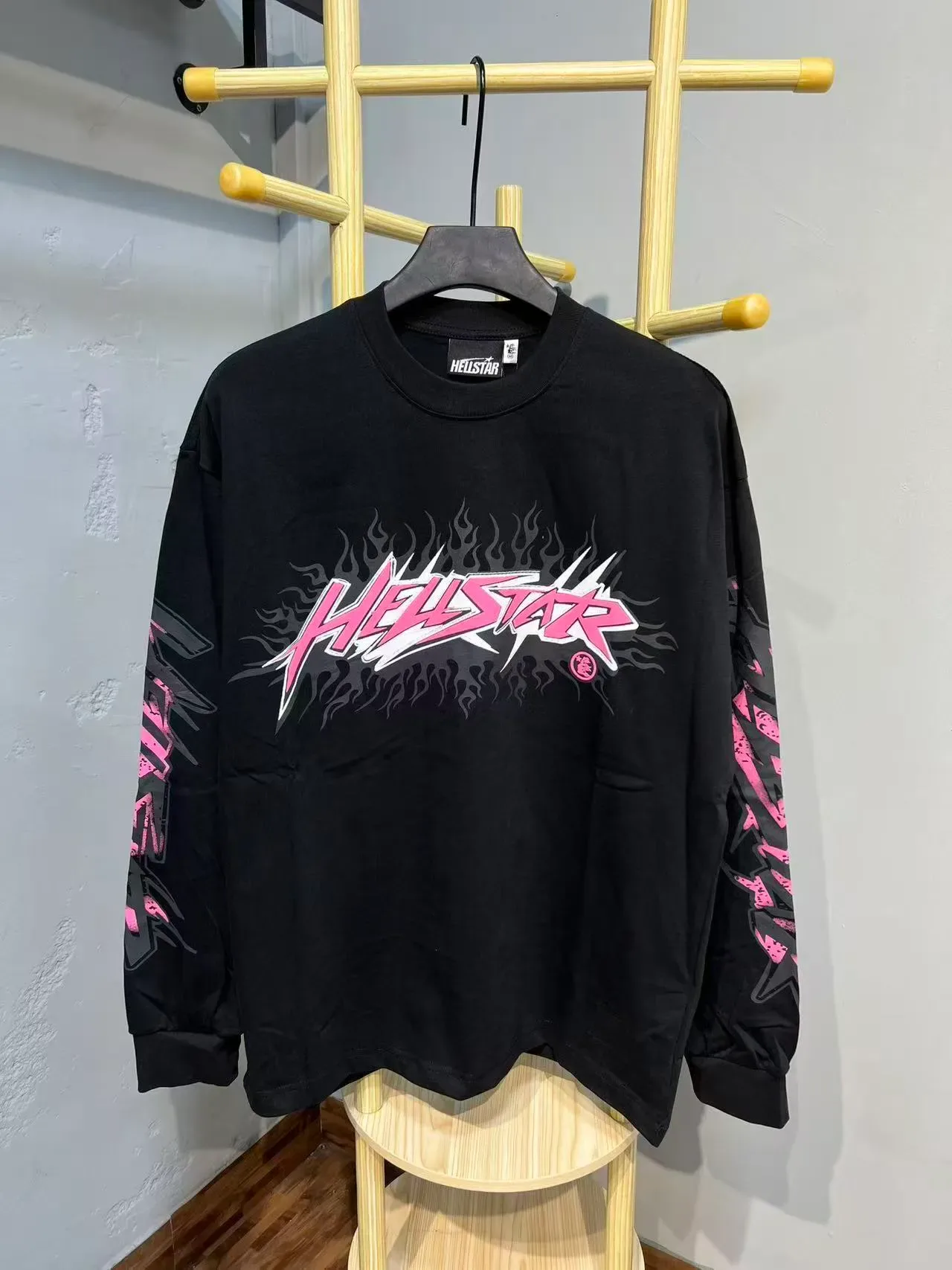 Camiseta Hellstar oversized de manga longa com estampa de chama 9