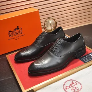 Hermès Sapatos Oxford com embossagem de crocodilo preto e cap toe