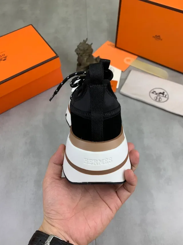 Hermès Tênis Preto de Camurça Chunky com Cadarço 3