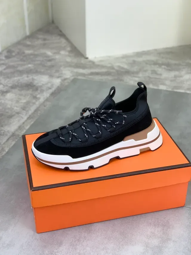 Hermès Tênis Preto de Camurça Chunky com Cadarço 4