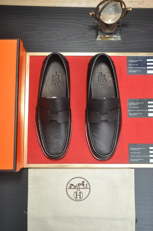 Hermès Loafer de Cuero Negro Texturizado con Correa Penny 5