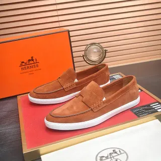 Hermès 棕白麂皮缝线尖头乐福鞋
